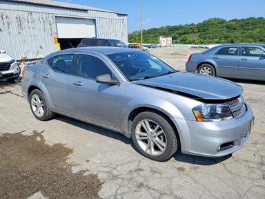 منظر 2013 DODGE AVENGER SXT، زاوية 4