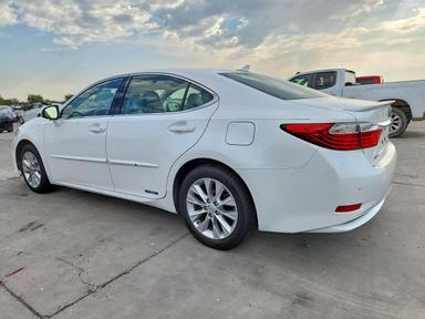 Vedere 2013 LEXUS ES 300H, unghi 2