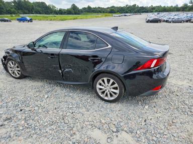 Vue de 2014 LEXUS IS 250, angle 2