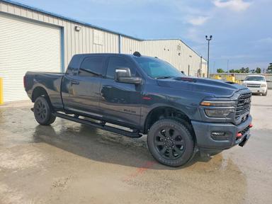 Vista de 2025 RAM 2500 LARAMIE, ángulo 4