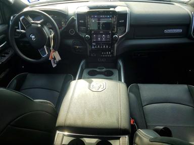 Vista de 2025 RAM 2500 LARAMIE, ángulo 8