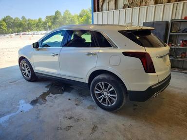 Vue de 2021 CADILLAC XT5 PREMIUM LUXURY, angle 2