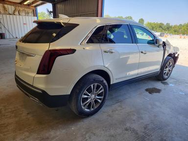 Vue de 2021 CADILLAC XT5 PREMIUM LUXURY, angle 3