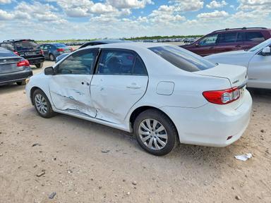 Вид 2012 TOYOTA COROLLA LE, угол 2