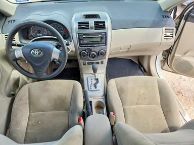 Вид 2012 TOYOTA COROLLA LE, угол 8