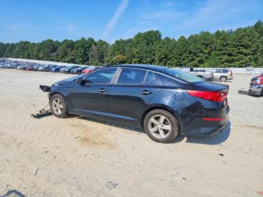 Vue de 2015 KIA OPTIMA LX, angle 2