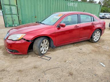 Vue de 2013 CHRYSLER 200 TOURING, angle 1