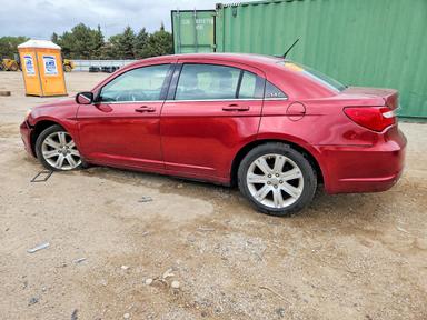 Vue de 2013 CHRYSLER 200 TOURING, angle 2
