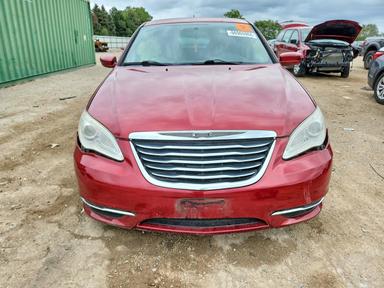 Vue de 2013 CHRYSLER 200 TOURING, angle 5