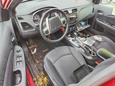 Vue de 2013 CHRYSLER 200 TOURING, angle 8