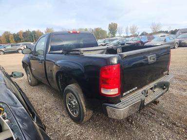 منظر 2007 GMC NEW SIERRA C1500، زاوية 2