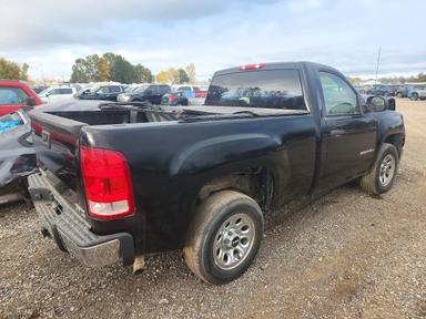 منظر 2007 GMC NEW SIERRA C1500، زاوية 3