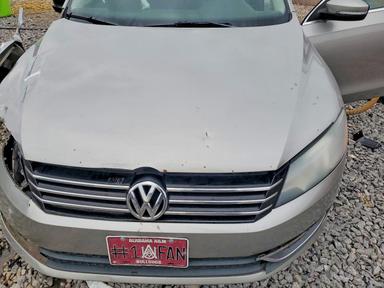 منظر 2013 VOLKSWAGEN PASSAT SE، زاوية 11