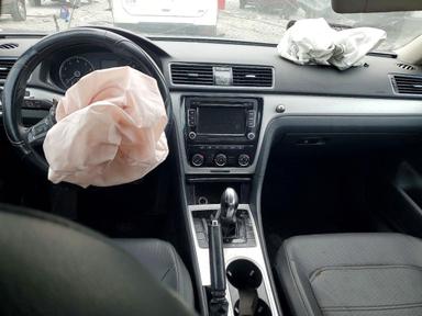 منظر 2013 VOLKSWAGEN PASSAT SE، زاوية 8