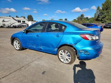 Вид 2010 MAZDA 3 S, угол 2