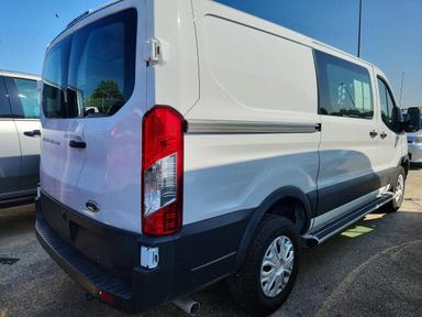 Вид 2025 FORD TRANSIT T-250 DELIVERY VAN, угол 3
