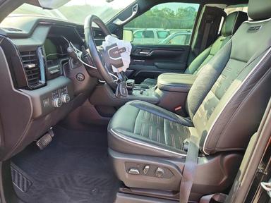 Vista de 2024 GMC SIERRA K1500 AT4X, ángulo 7