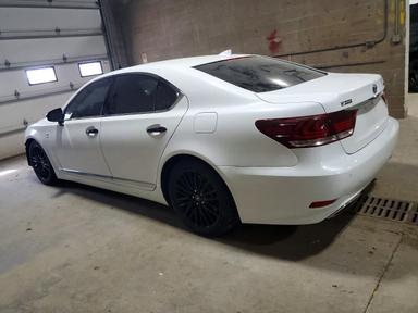 منظر 2015 LEXUS LS 460، زاوية 2