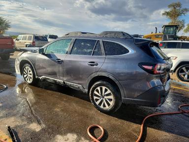 Vue de 2020 SUBARU OUTBACK PREMIUM, angle 2