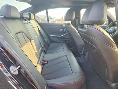 Vista de 2026 BMW 330XI, ángulo 10