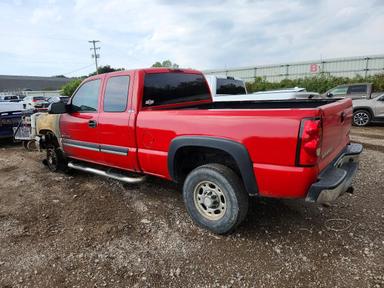Vista de 2005 CHEVROLET SILVERADO K2500 HEAVY DUTY, ángulo 2