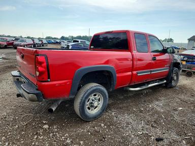 Vista de 2005 CHEVROLET SILVERADO K2500 HEAVY DUTY, ángulo 3