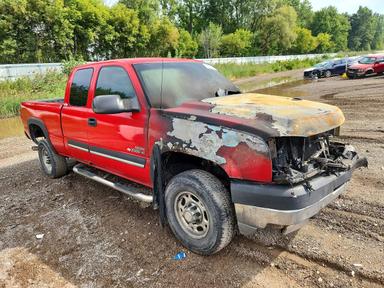 Vista de 2005 CHEVROLET SILVERADO K2500 HEAVY DUTY, ángulo 4