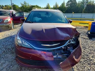 Вид 2020 CHRYSLER VOYAGER LXI, угол 5