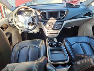 Вид 2020 CHRYSLER VOYAGER LXI, угол 8