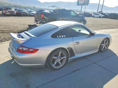Vue de 2005 PORSCHE 911 NEW GENERATION CARRERA, angle 3