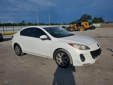 Vista de 2013 MAZDA 3 I, ángulo 4
