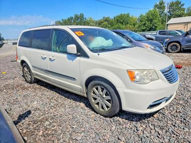 منظر 2013 CHRYSLER TOWN &amp; COUNTRY TOURING، زاوية 4