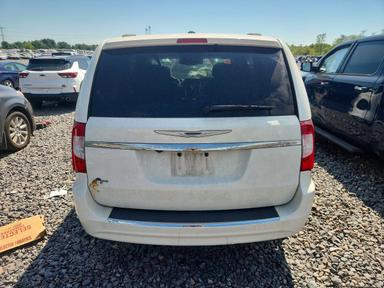 منظر 2013 CHRYSLER TOWN &amp; COUNTRY TOURING، زاوية 6