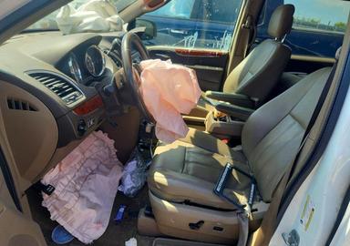 منظر 2013 CHRYSLER TOWN &amp; COUNTRY TOURING، زاوية 7
