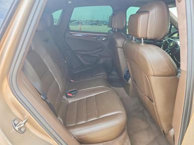 Vue de 2016 PORSCHE MACAN TURBO, angle 10