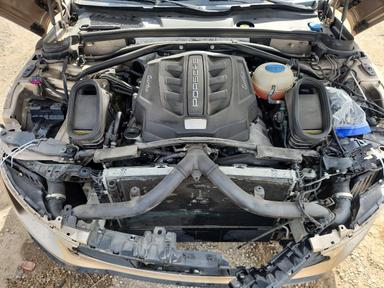 Vue de 2016 PORSCHE MACAN TURBO, angle 11
