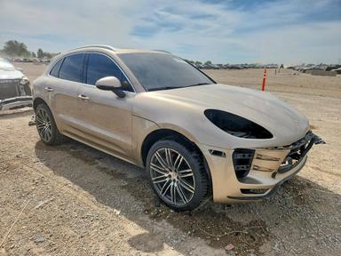 Vue de 2016 PORSCHE MACAN TURBO, angle 4