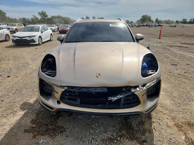 Vue de 2016 PORSCHE MACAN TURBO, angle 5