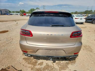 Vue de 2016 PORSCHE MACAN TURBO, angle 6