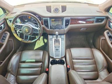Vue de 2016 PORSCHE MACAN TURBO, angle 8