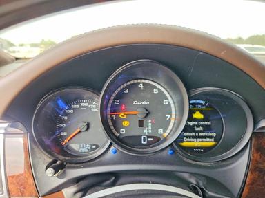Vue de 2016 PORSCHE MACAN TURBO, angle 9