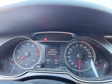 Vista de 2014 AUDI A4 PREMIUM, ángulo 9