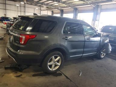 Вид 2017 FORD EXPLORER XLT, угол 3