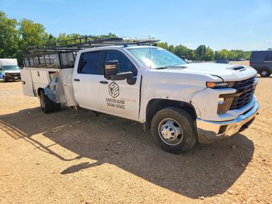 منظر 2024 CHEVROLET SILVERADO K3500، زاوية 4