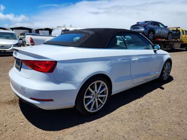Vue de 2016 AUDI A3 PREMIUM, angle 3