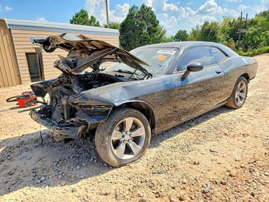 Vue de 2016 DODGE CHALLENGER SXT, angle 1