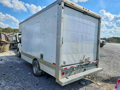منظر 2007 FORD E450 BOX TRUCK، زاوية 2