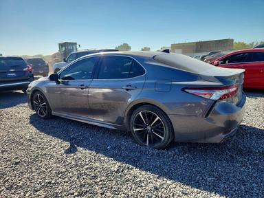 Vue de 2019 TOYOTA CAMRY XSE, angle 2