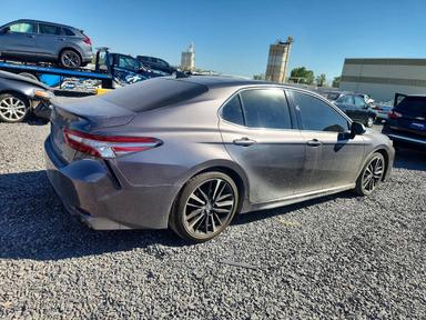 Vue de 2019 TOYOTA CAMRY XSE, angle 3