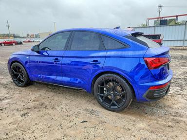 منظر 2022 AUDI Q5 SPORTBACK PRM PLS 45، زاوية 2